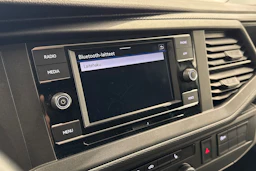 oranssi Volkswagen Transporter 2022 kuva 10.