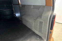 oranssi Volkswagen Transporter 2022 kuva 14.