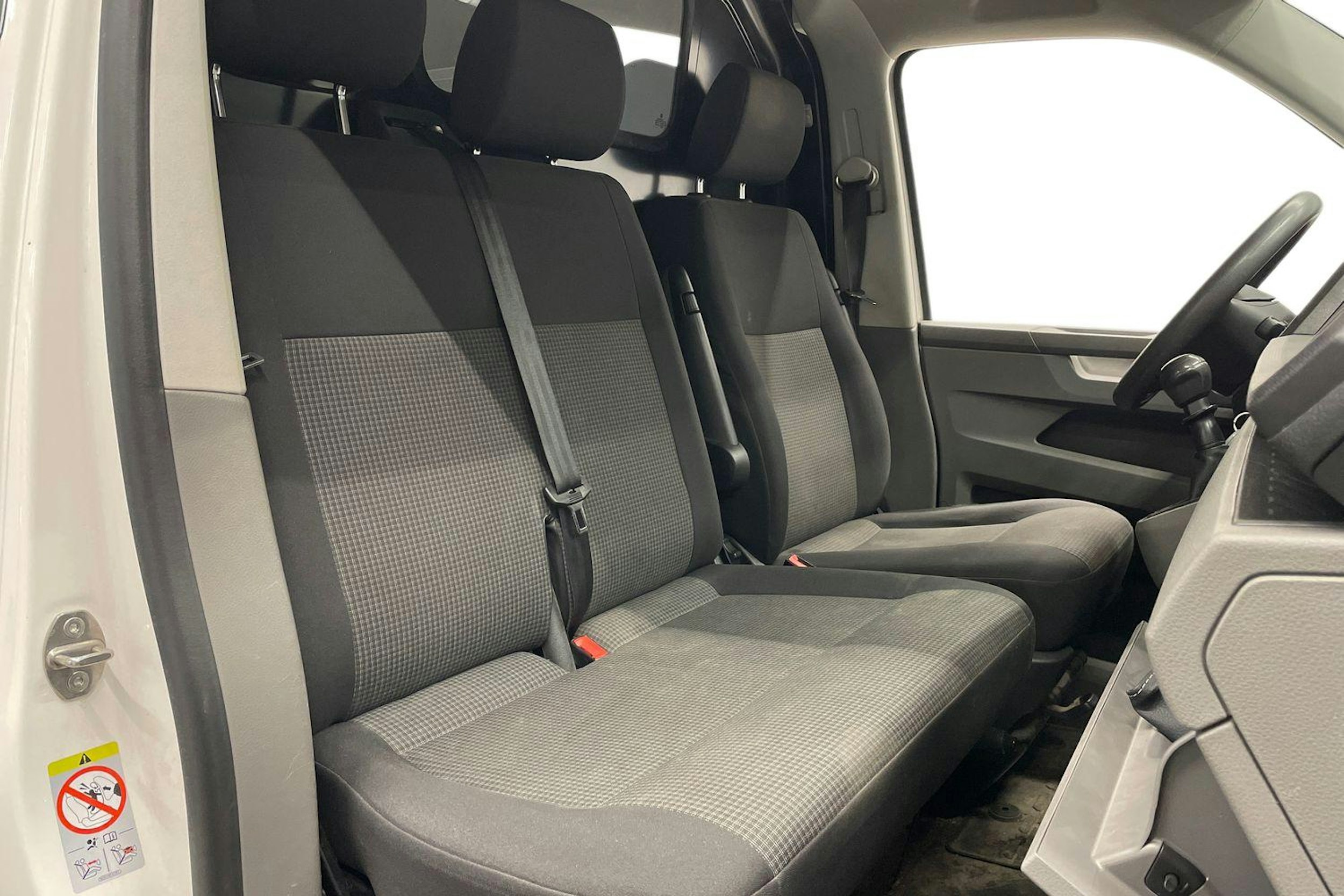 valkoinen Volkswagen Transporter 2022 kuva 10.