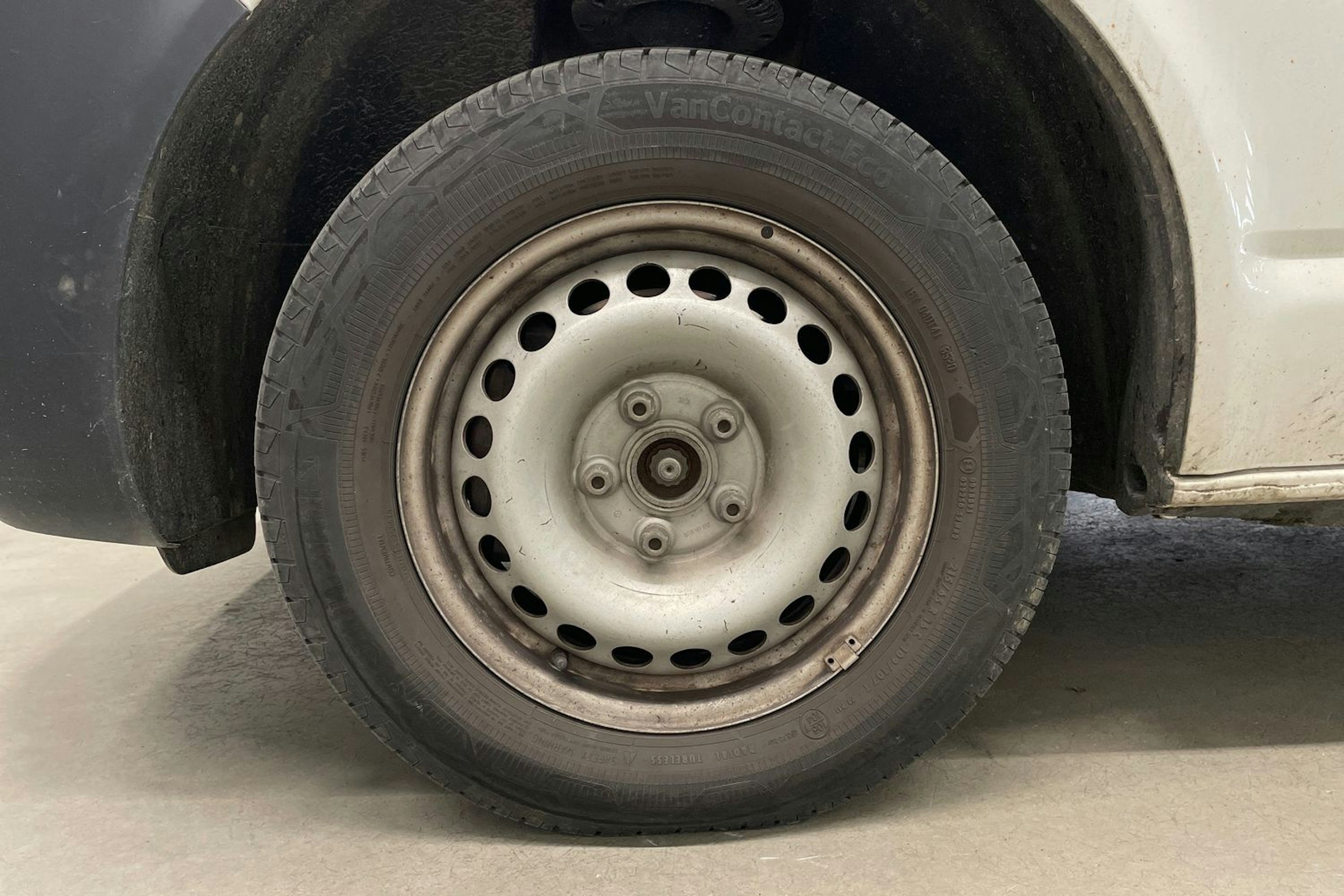 valkoinen Volkswagen Transporter 2022 kuva 11.