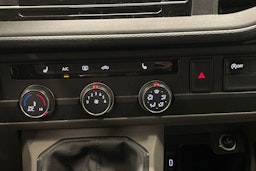 valkoinen Volkswagen Transporter 2022 kuva 15.