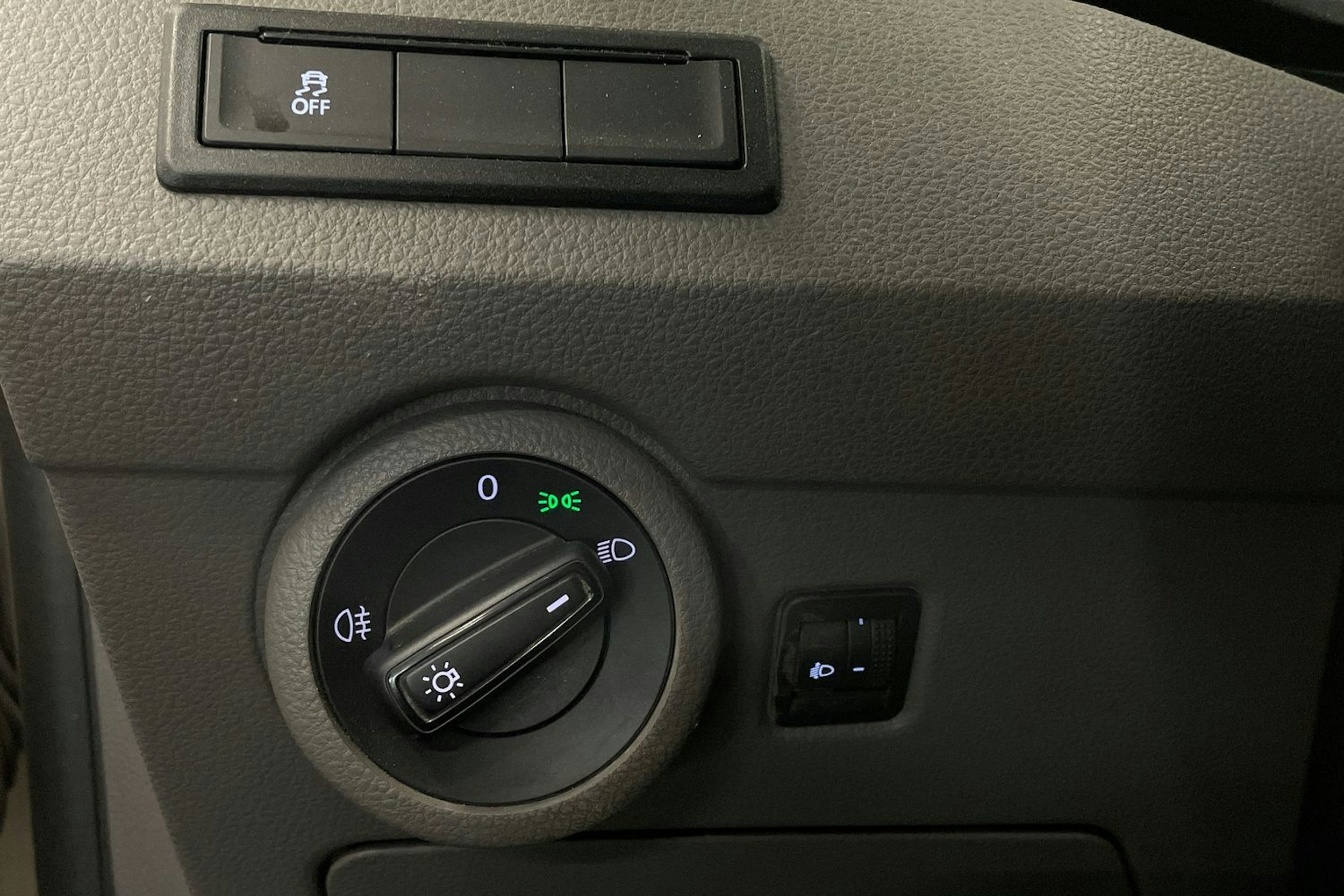valkoinen Volkswagen Transporter 2022 kuva 17.