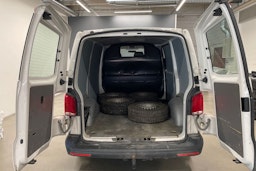 valkoinen Volkswagen Transporter 2022 kuva 20.