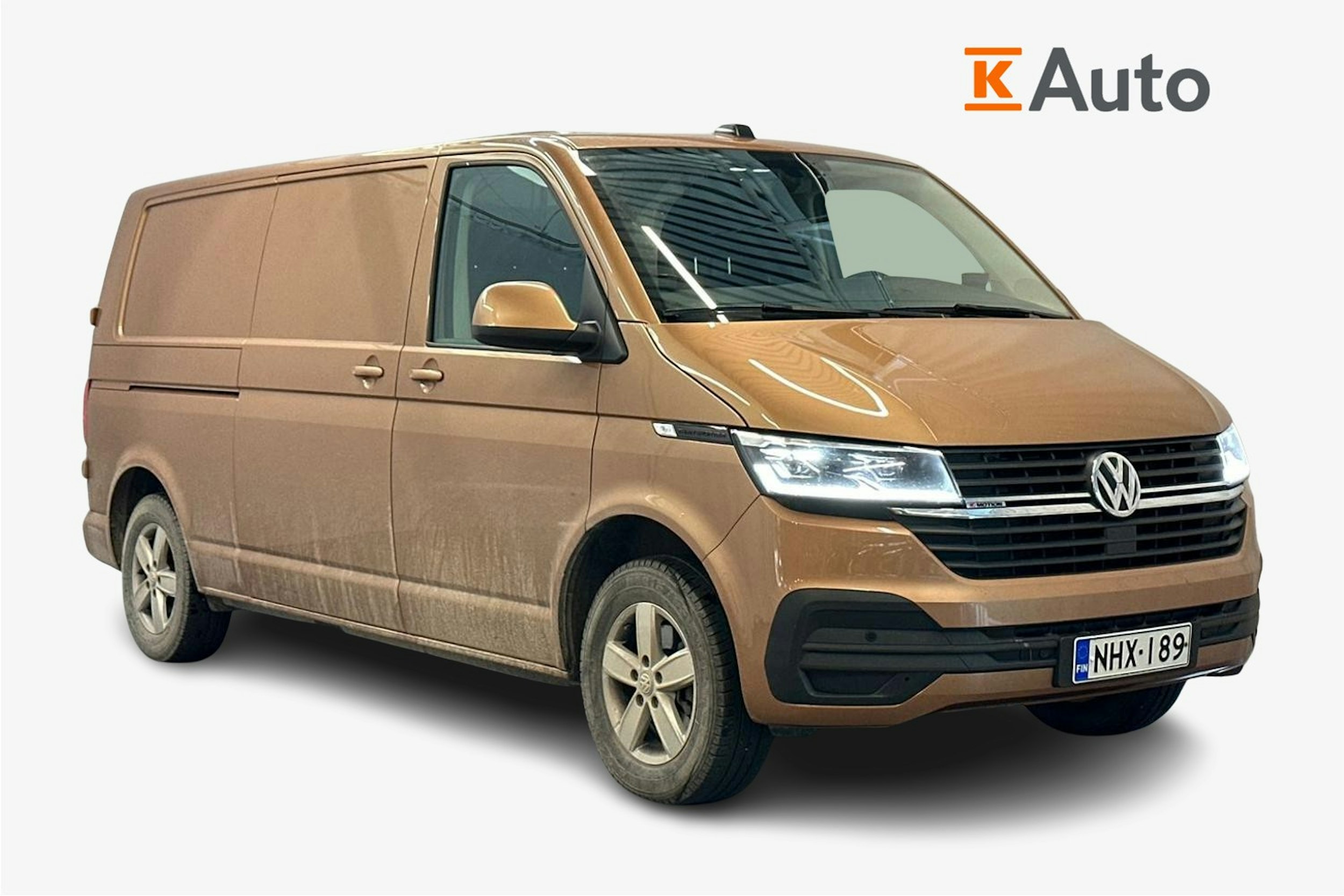 oranssi Volkswagen Transporter 2022 kuva 1.