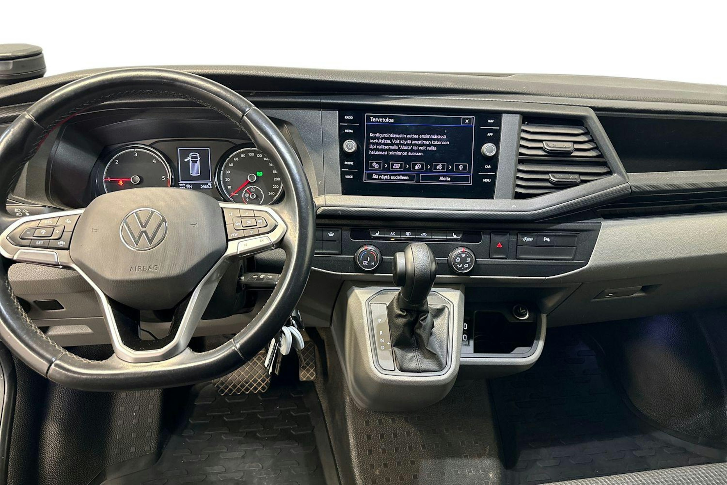 oranssi Volkswagen Transporter 2022 kuva 9.