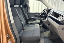 oranssi Volkswagen Transporter 2022 kuva 13.