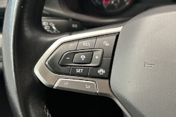 oranssi Volkswagen Transporter 2022 kuva 17.
