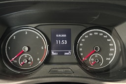 oranssi Volkswagen Transporter 2022 kuva 19.