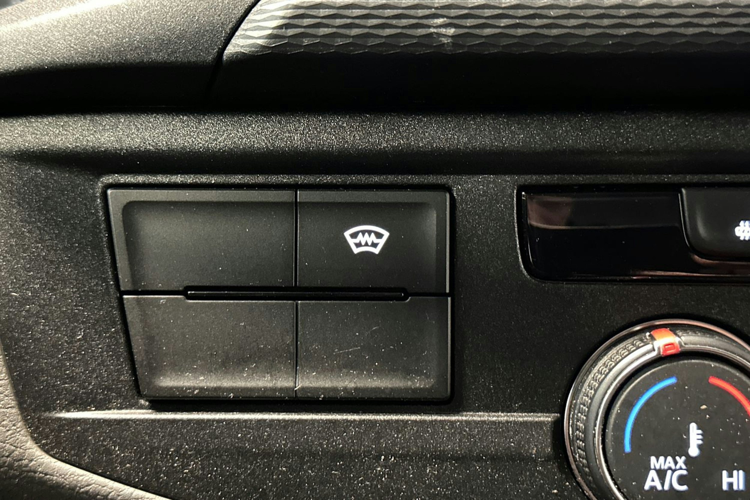 oranssi Volkswagen Transporter 2022 kuva 25.