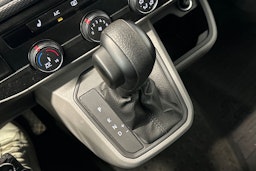 oranssi Volkswagen Transporter 2022 kuva 27.