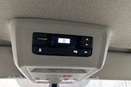 oranssi Volkswagen Transporter 2022 kuva 28.