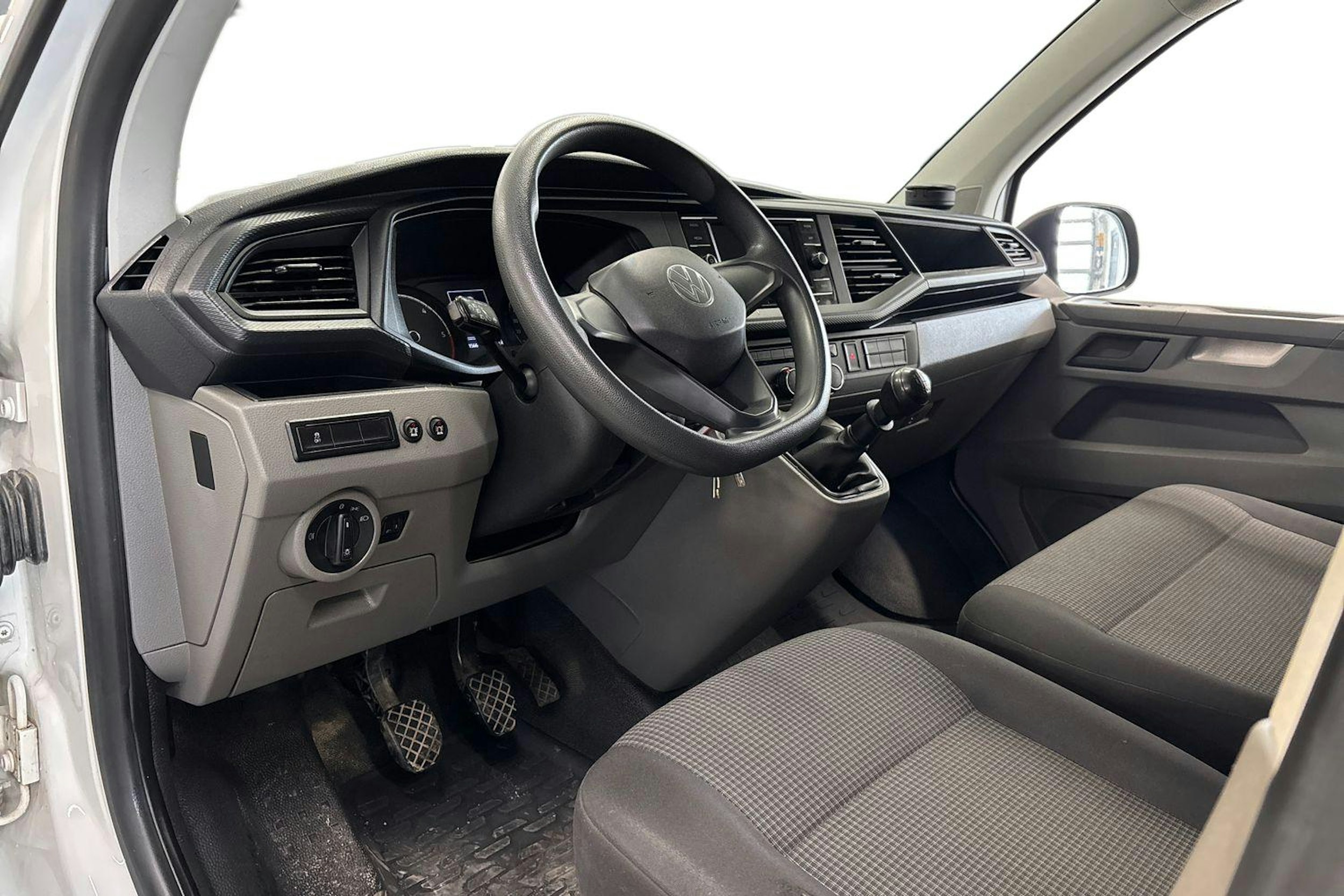 valkoinen Volkswagen Transporter 2022 kuva 3.