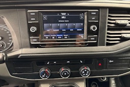 valkoinen Volkswagen Transporter 2022 kuva 9.