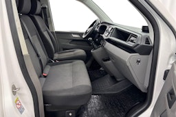 valkoinen Volkswagen Transporter 2022 kuva 10.