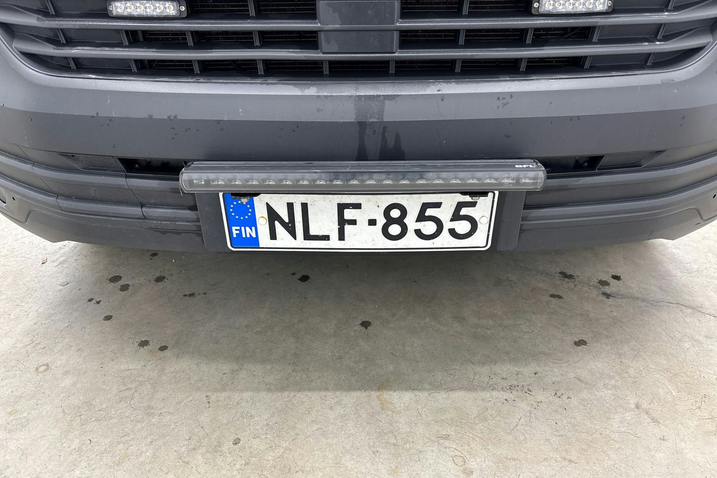 valkoinen Volkswagen Transporter 2022 kuva 16.