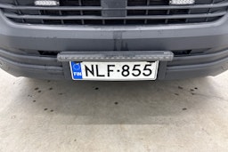 valkoinen Volkswagen Transporter 2022 kuva 16.