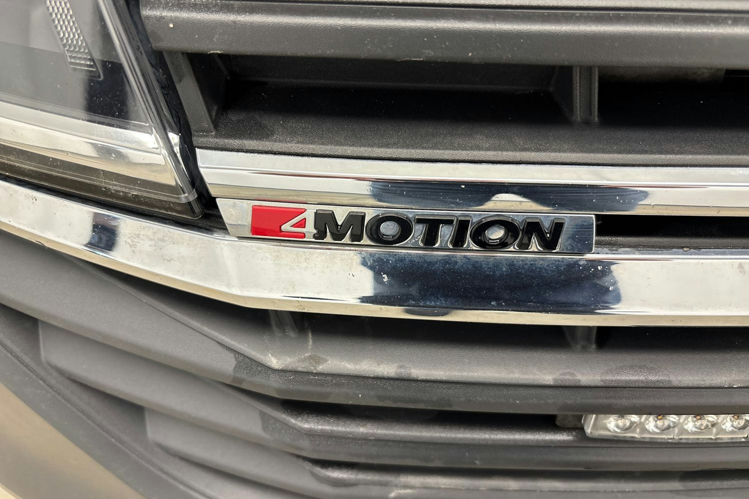 valkoinen Volkswagen Transporter 2022 kuva 17.