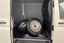 valkoinen Volkswagen Transporter 2022 kuva 18.