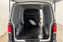 valkoinen Volkswagen Transporter 2022 kuva 19.