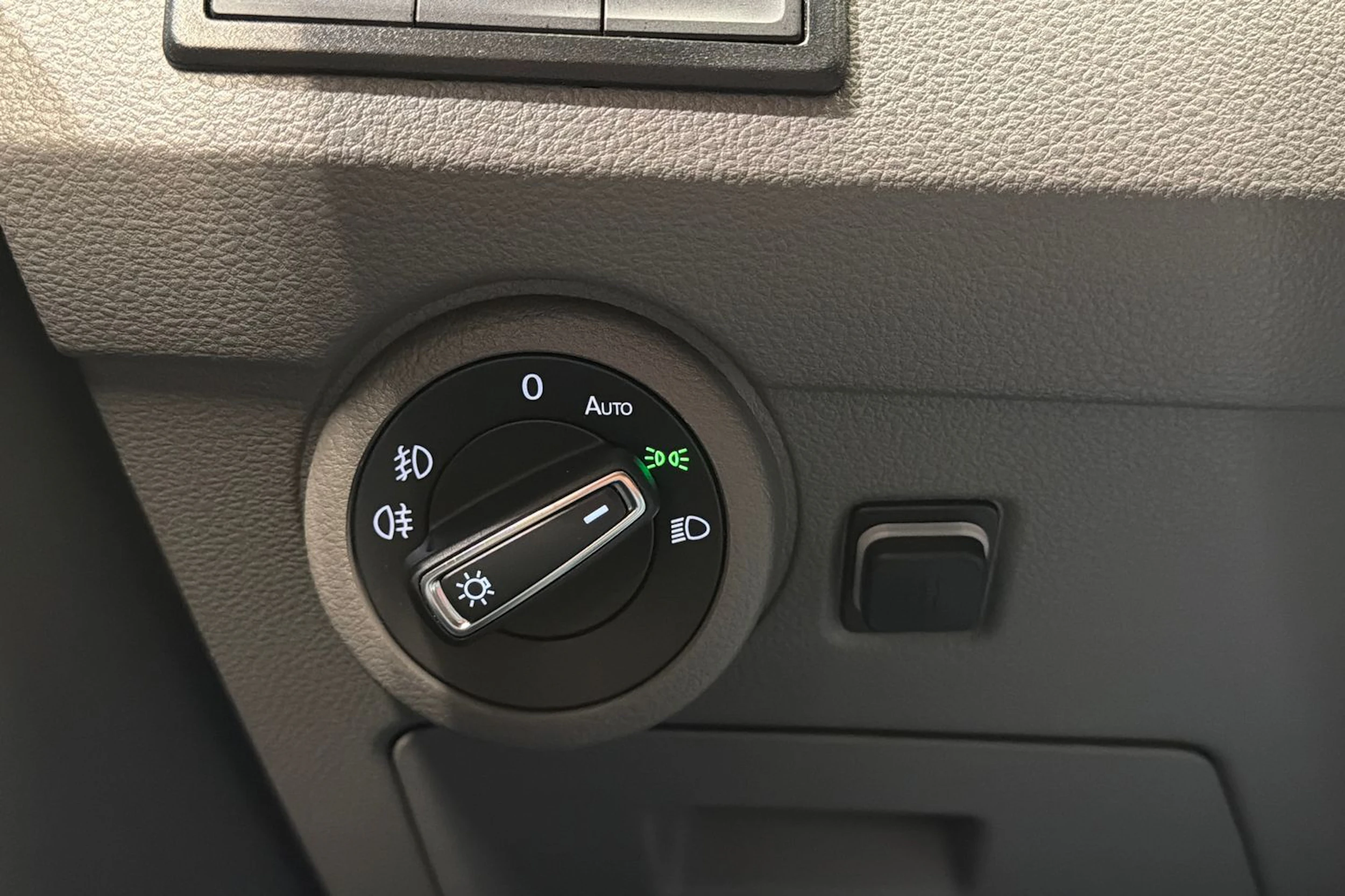 met. musta Volkswagen Transporter 2022 kuva 16.