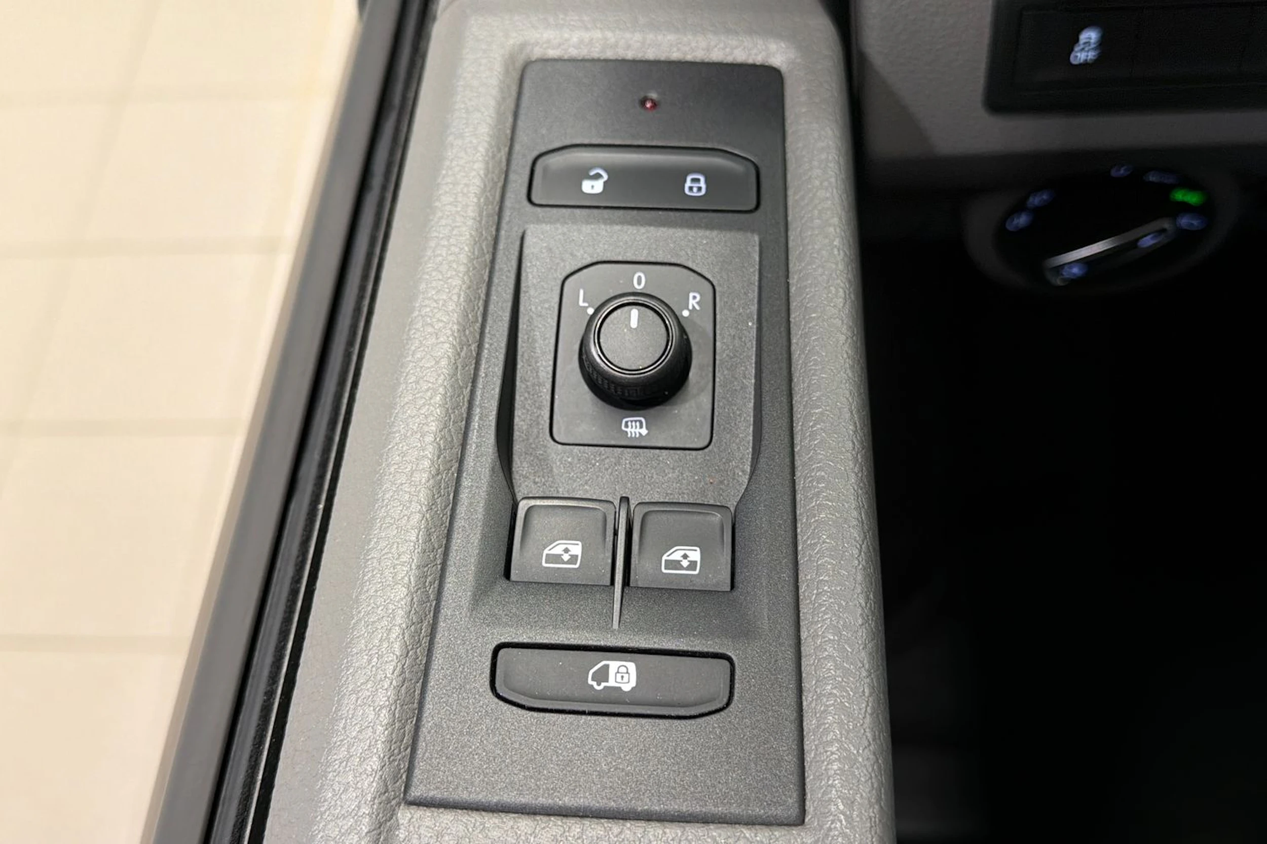 met. musta Volkswagen Transporter 2022 kuva 17.