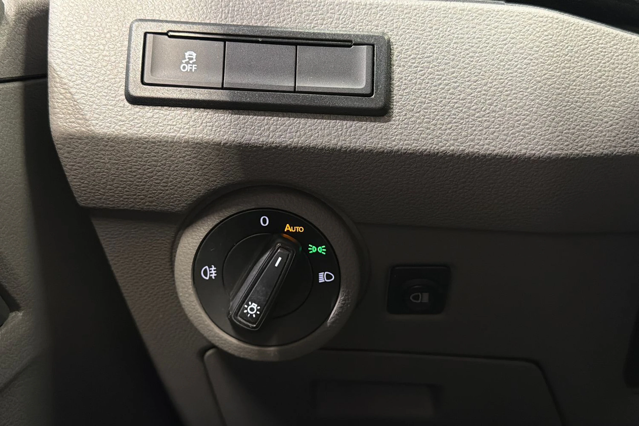 sininen Volkswagen Transporter 2022 kuva 16.