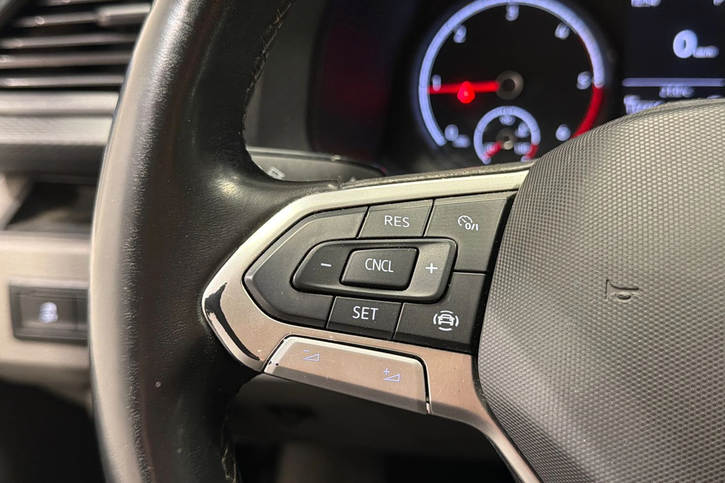 sininen Volkswagen Transporter 2022 kuva 17.