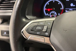 sininen Volkswagen Transporter 2022 kuva 17.