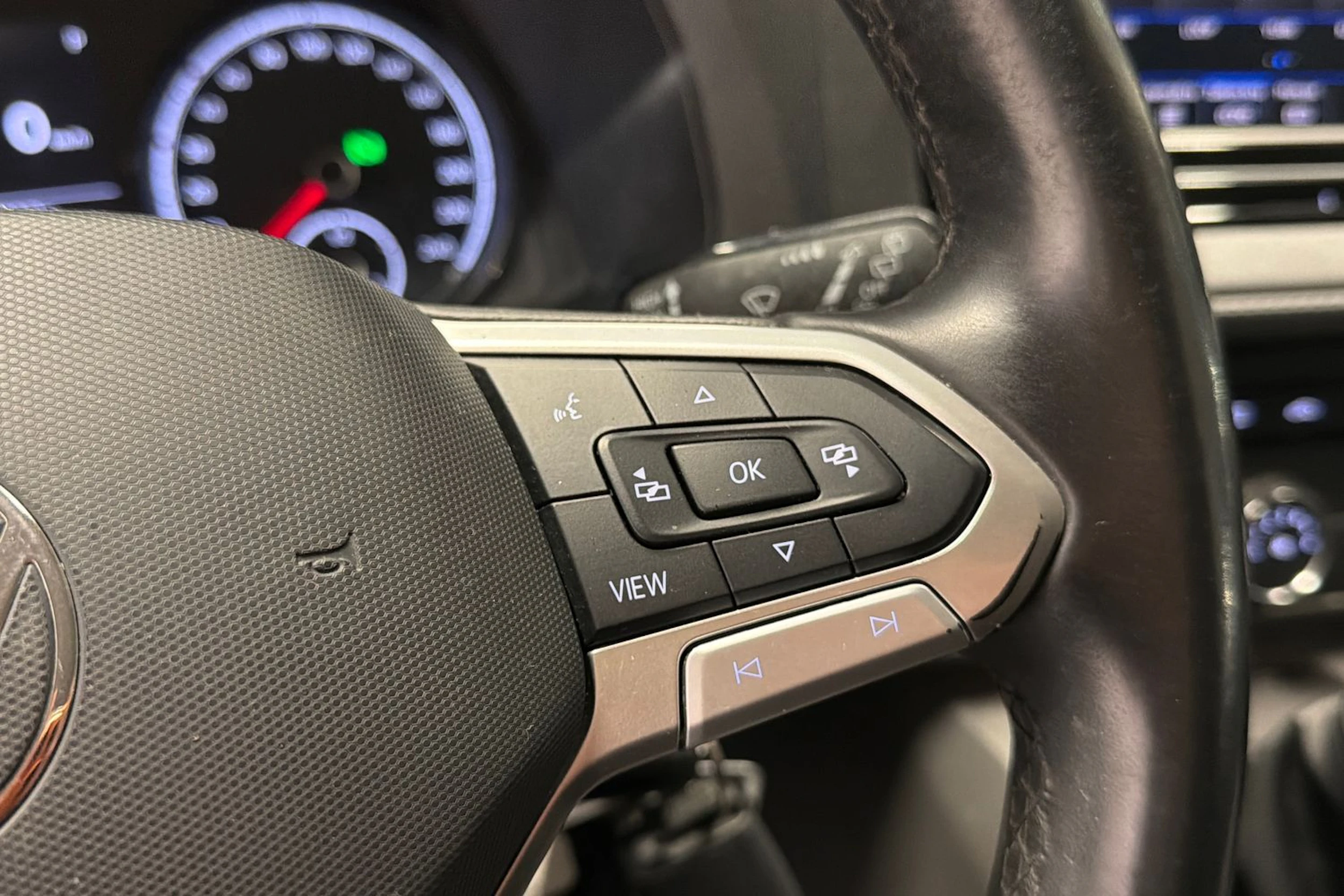 sininen Volkswagen Transporter 2022 kuva 18.