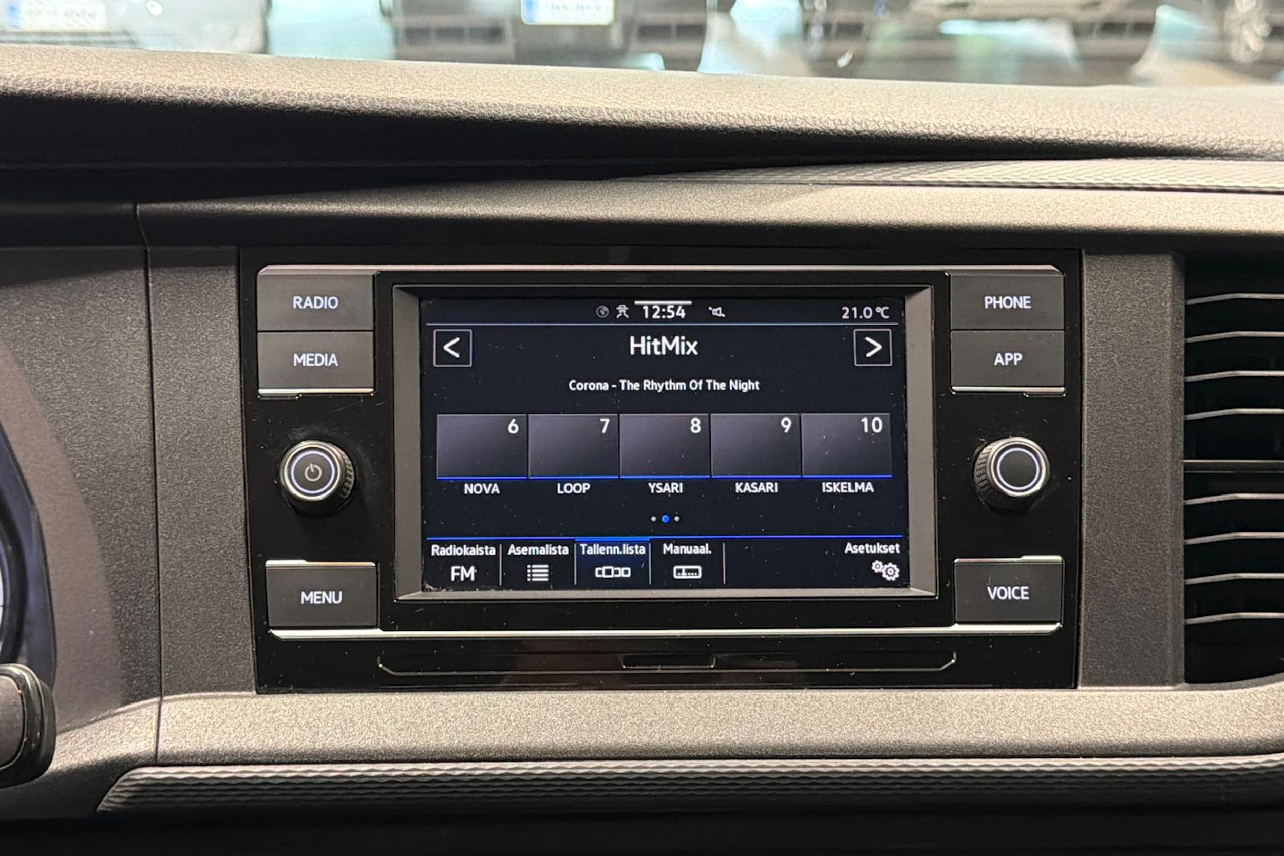 sininen Volkswagen Transporter 2022 kuva 19.