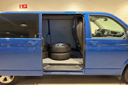 sininen Volkswagen Transporter 2022 kuva 26.