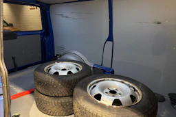 sininen Volkswagen Transporter 2022 kuva 27.