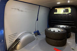 sininen Volkswagen Transporter 2022 kuva 29.