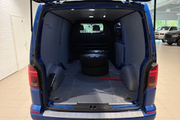 sininen Volkswagen Transporter 2022 kuva 31.