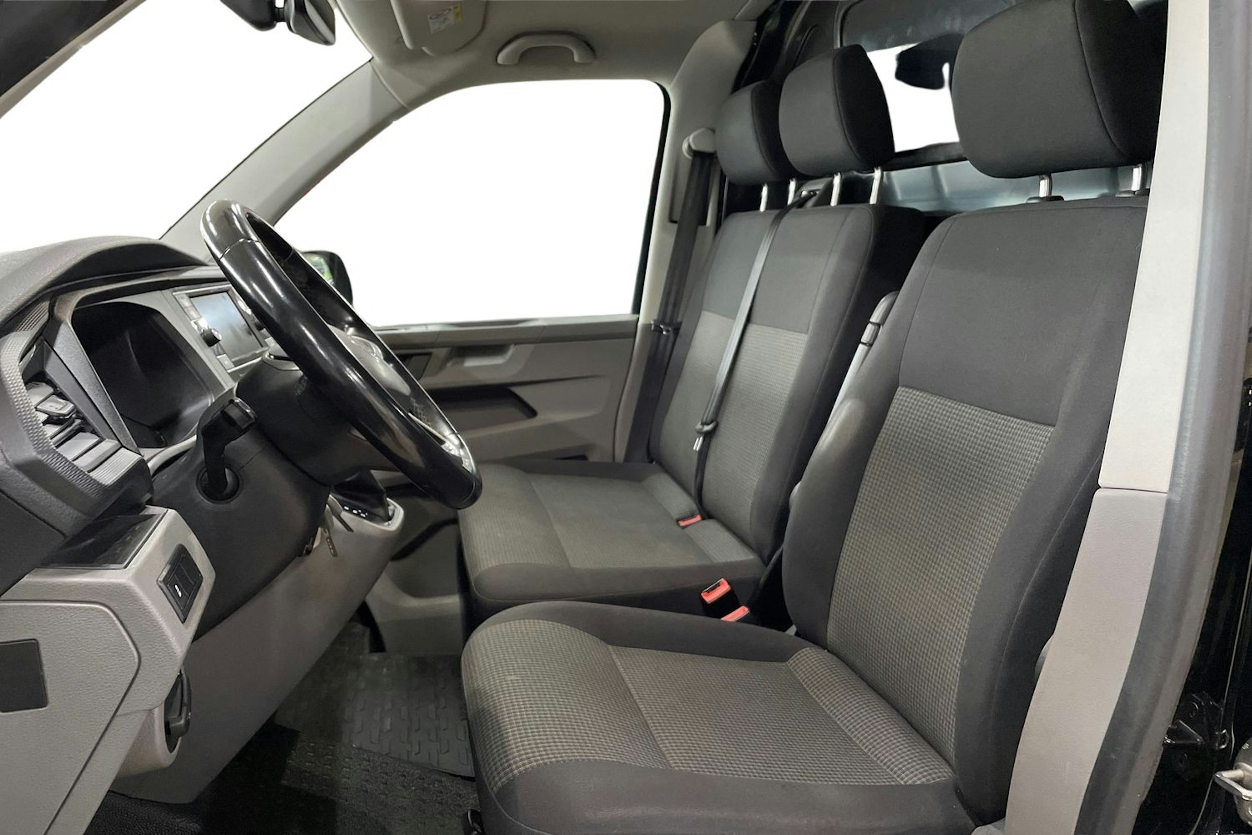Musta Volkswagen TRANSPORTER 2022 kuva 9.