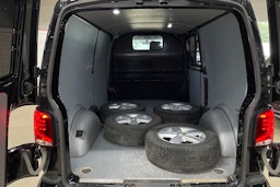 Musta Volkswagen TRANSPORTER 2022 kuva 13.