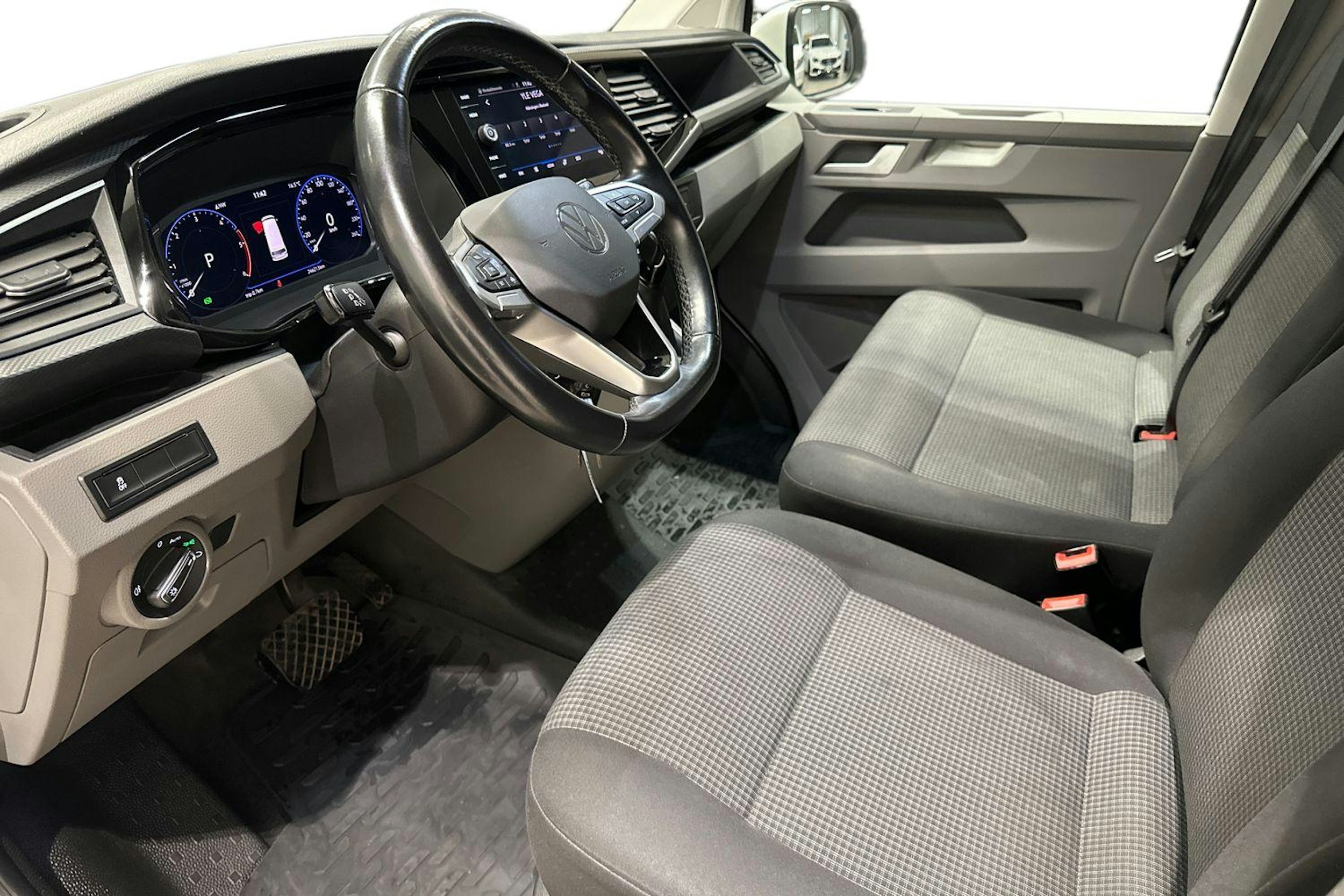 valkoinen Volkswagen Transporter 2022 kuva 7.