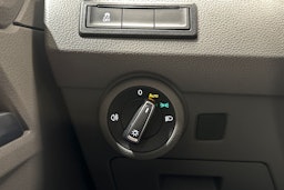 valkoinen Volkswagen Transporter 2022 kuva 16.