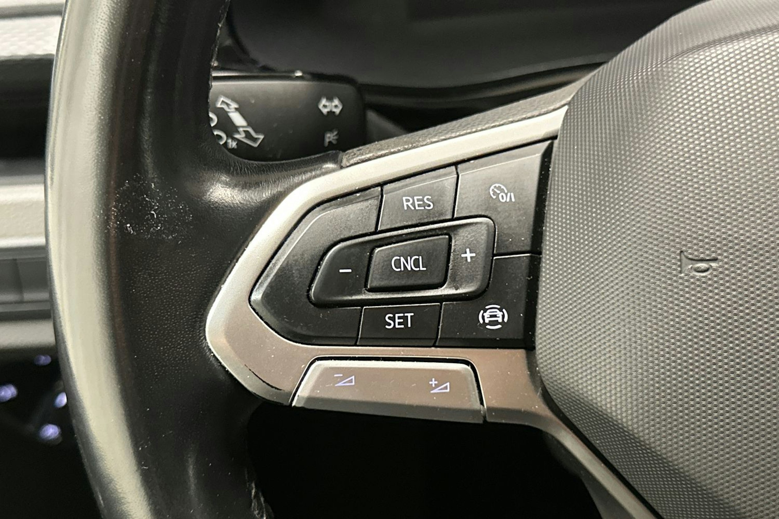 valkoinen Volkswagen Transporter 2022 kuva 17.