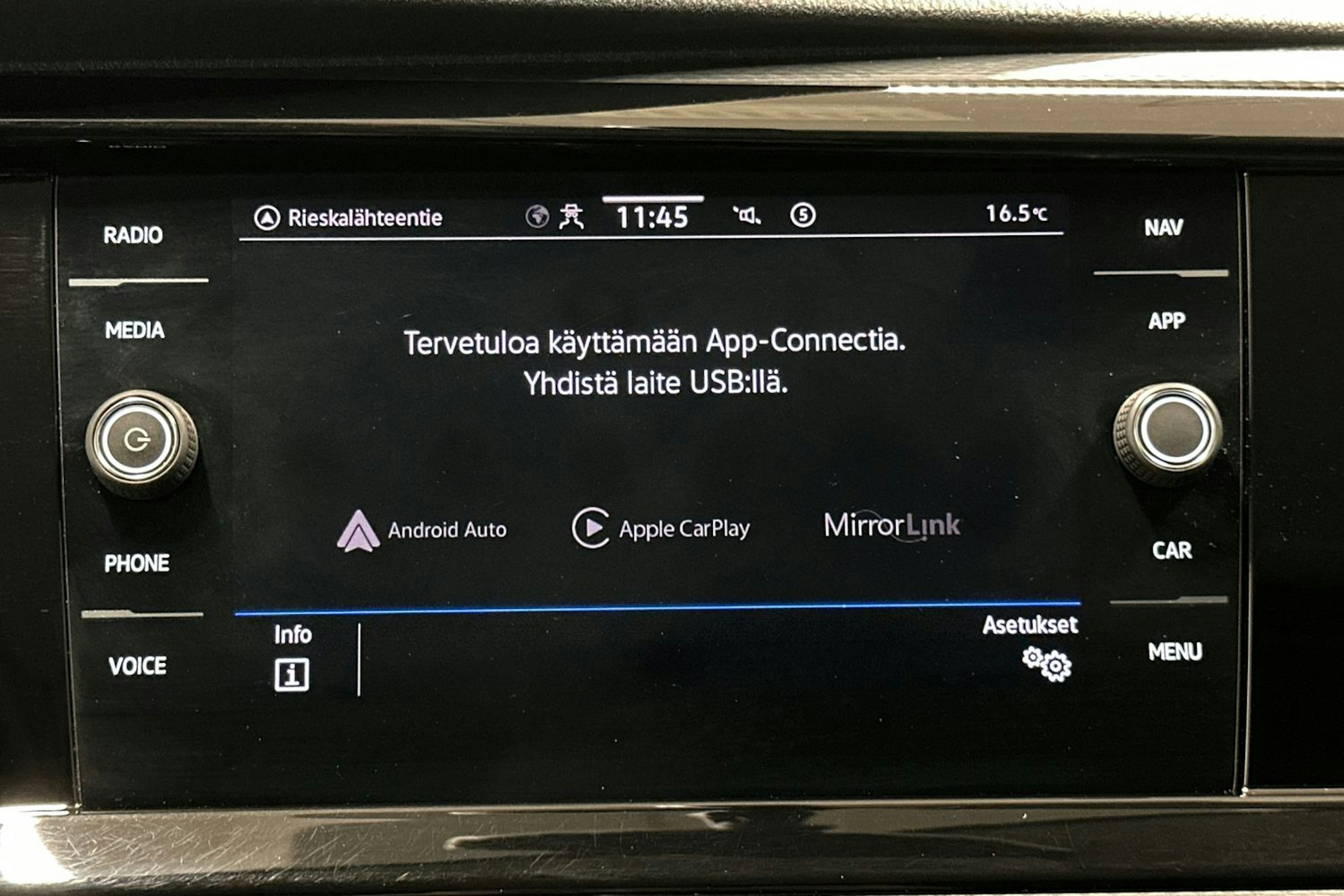valkoinen Volkswagen Transporter 2022 kuva 20.