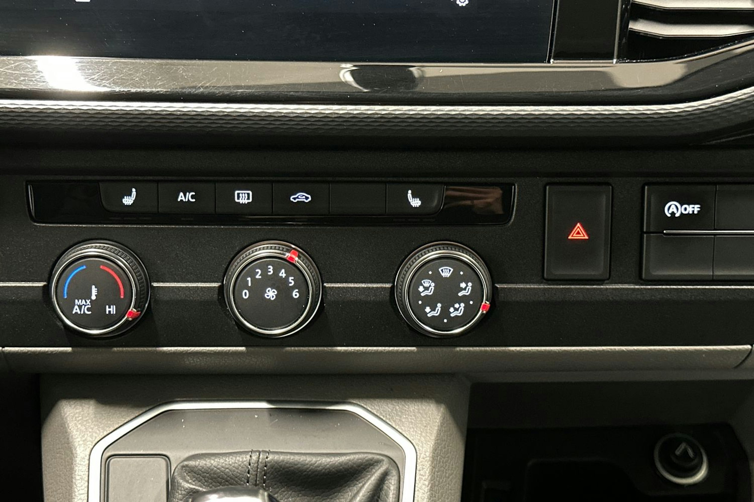 valkoinen Volkswagen Transporter 2022 kuva 21.