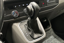 valkoinen Volkswagen Transporter 2022 kuva 22.