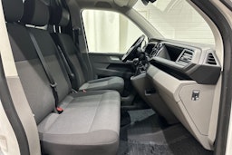 valkoinen Volkswagen Transporter 2022 kuva 26.