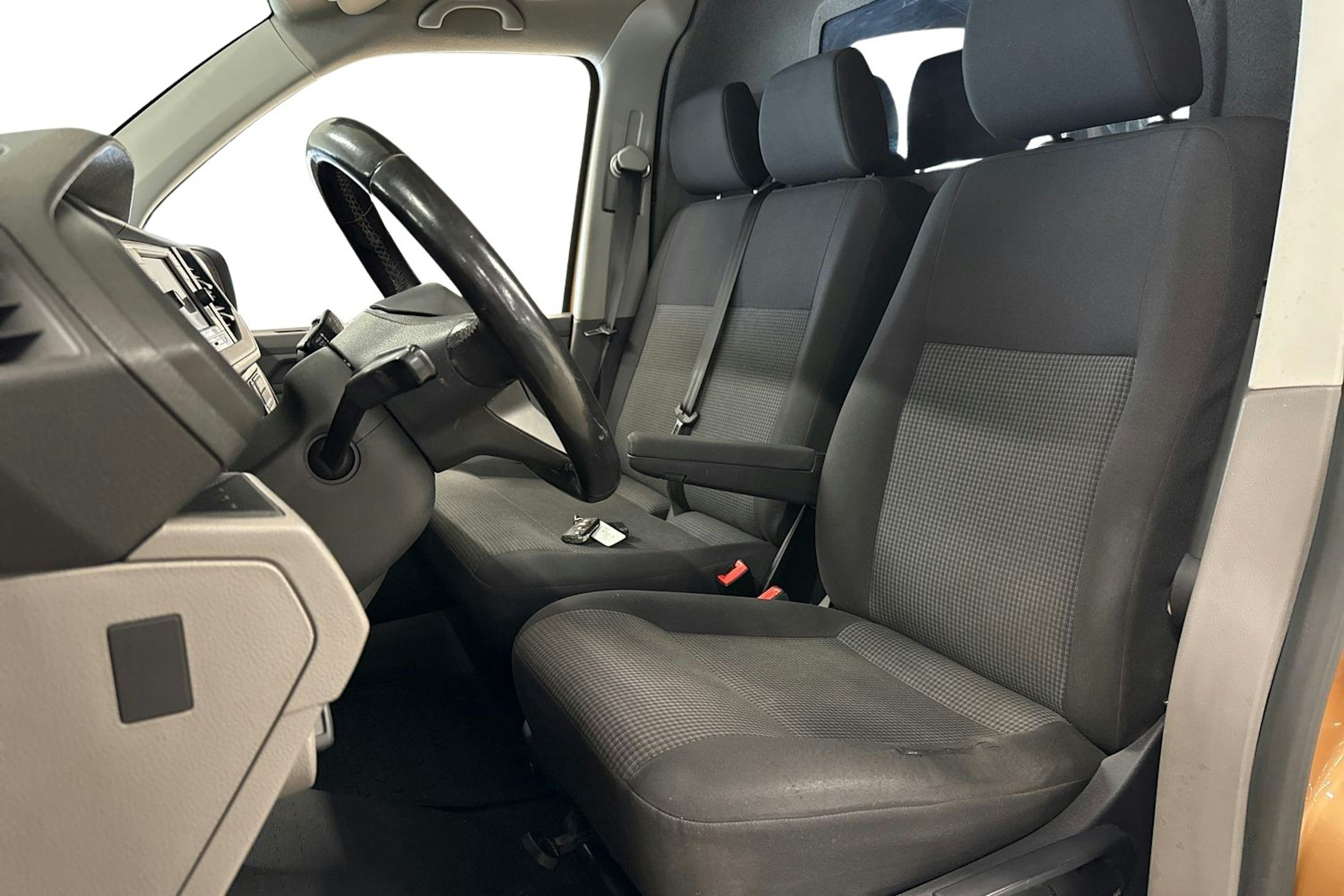 met. oranssi Volkswagen Transporter 2022 kuva 6.