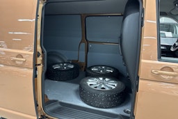 met. oranssi Volkswagen Transporter 2022 kuva 10.
