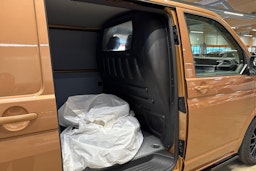 met. oranssi Volkswagen Transporter 2022 kuva 28.