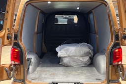 met. oranssi Volkswagen Transporter 2022 kuva 29.