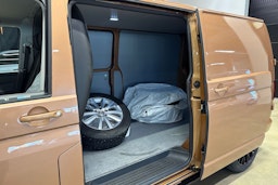 met. oranssi Volkswagen Transporter 2022 kuva 31.