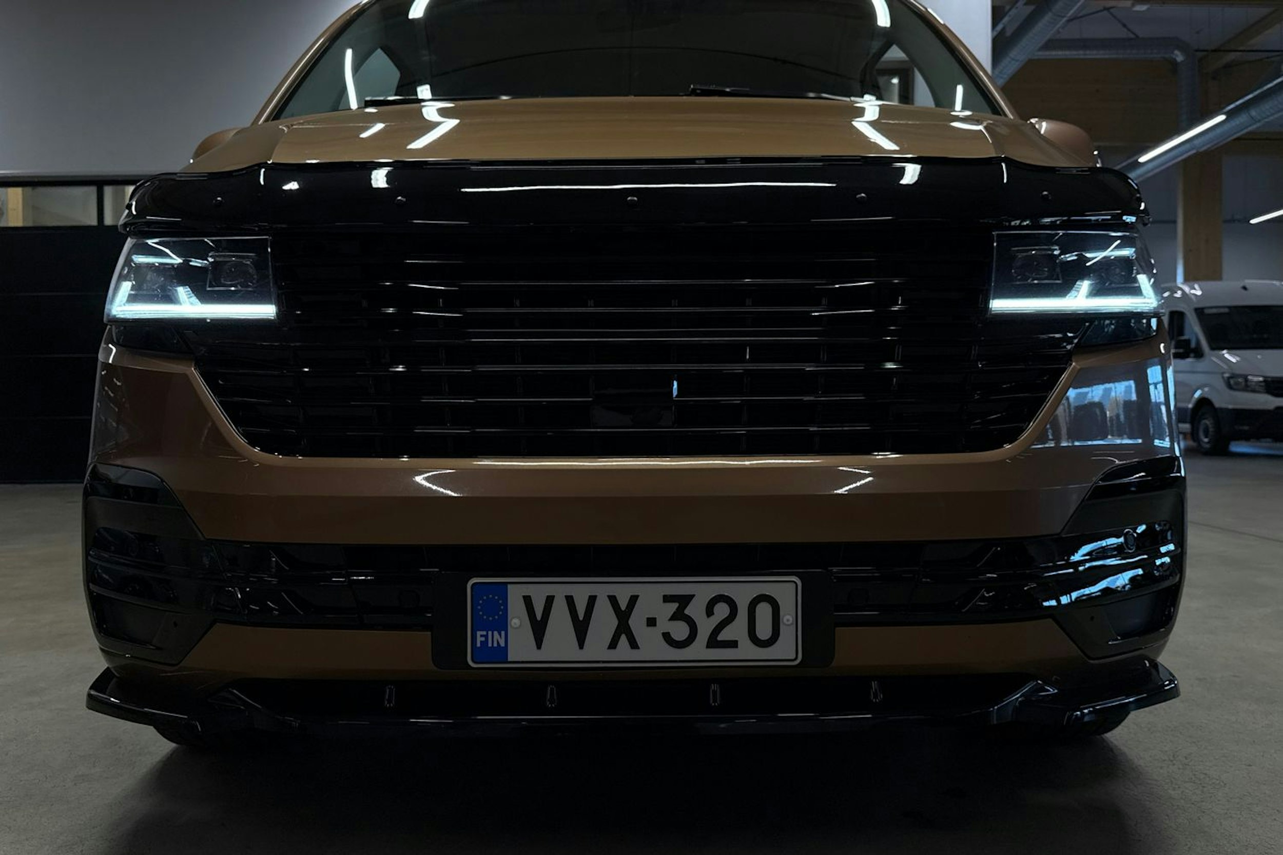 met. oranssi Volkswagen Transporter 2022 kuva 32.