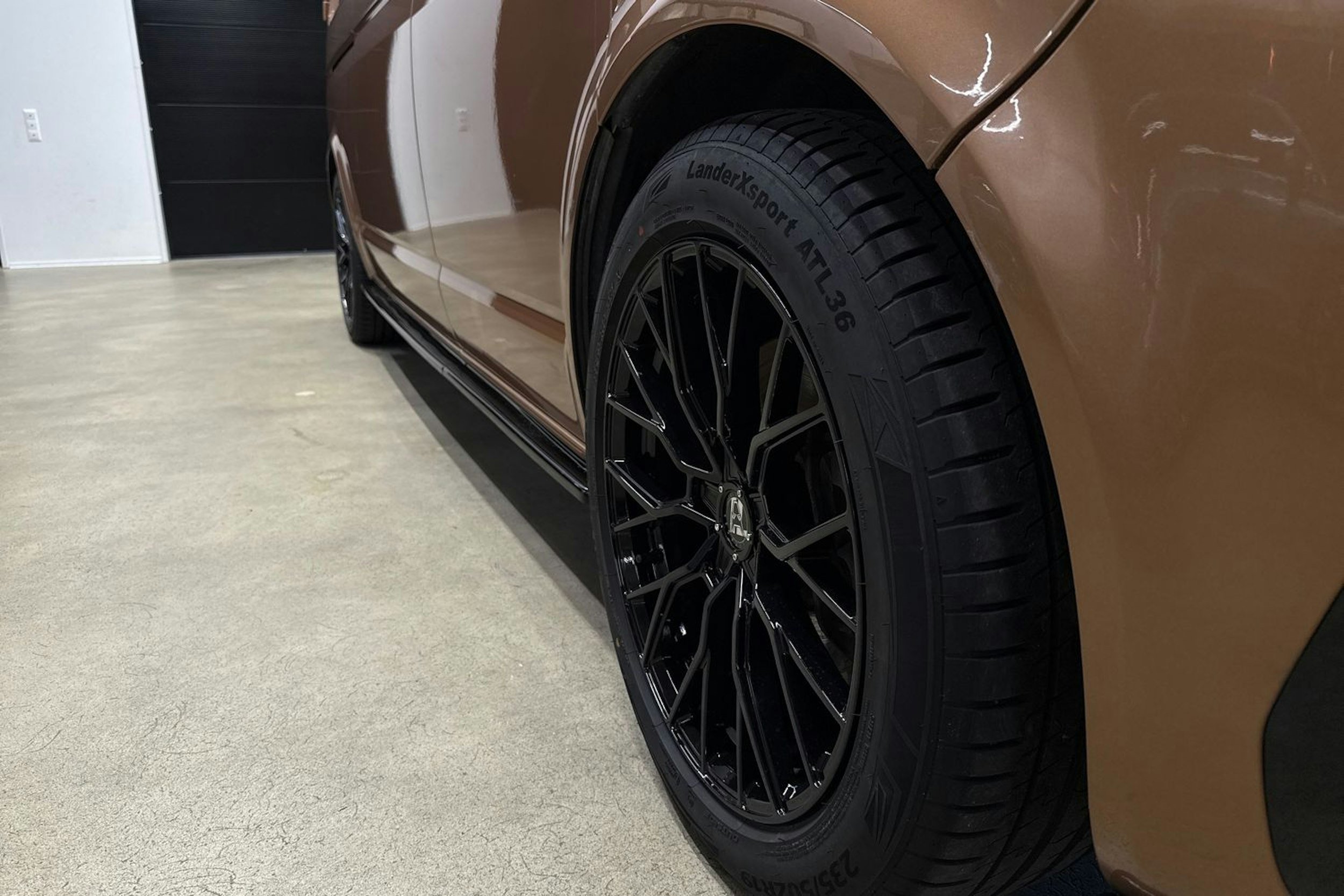 met. oranssi Volkswagen Transporter 2022 kuva 33.